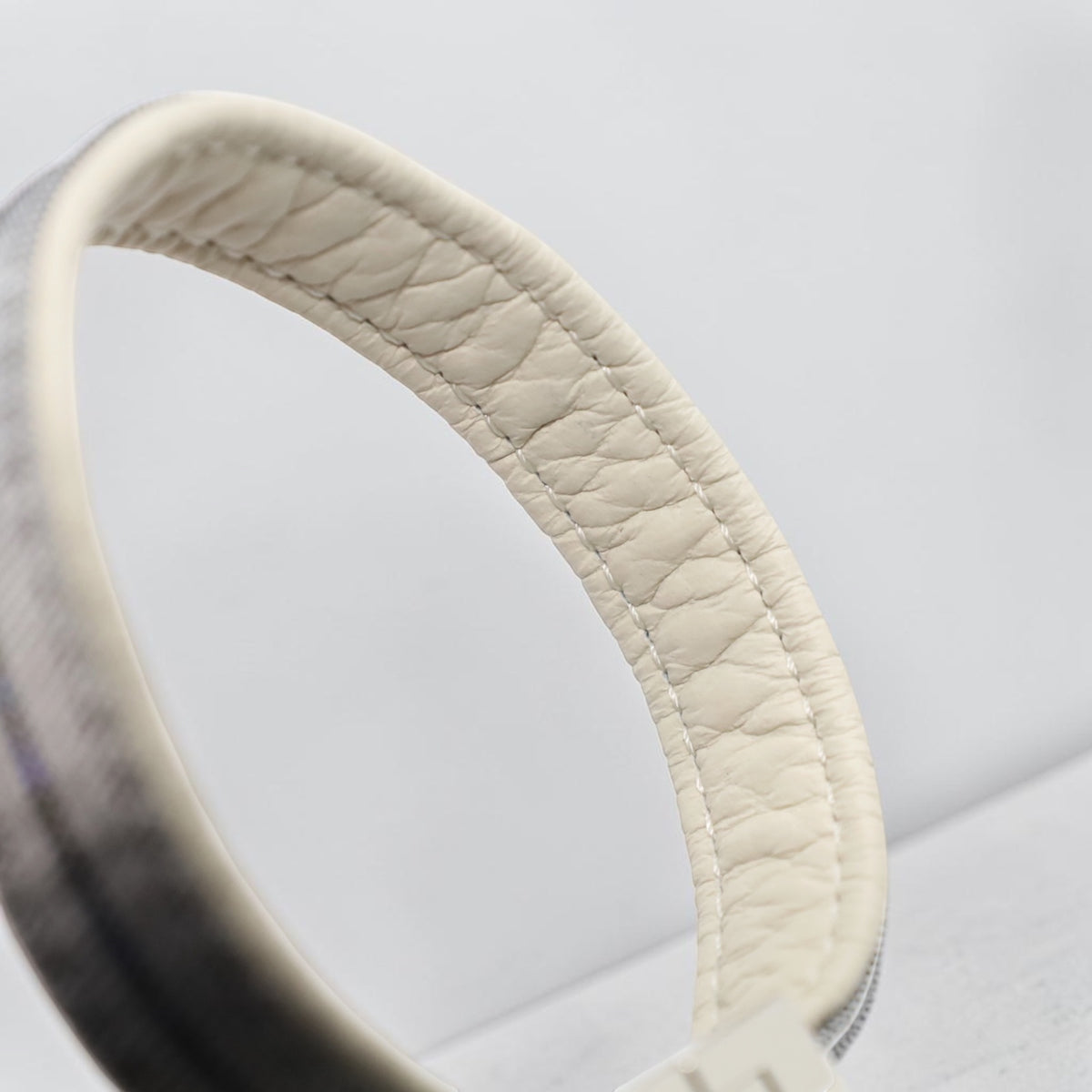 Luna Off White